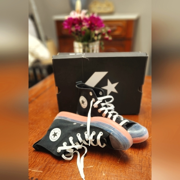 Converse unisex Chuck Taylor's high tops - Picture 1 of 15